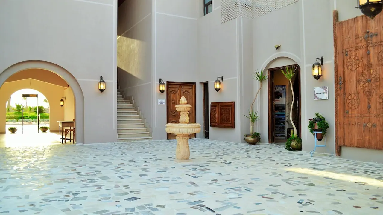 الفندق روحانو بيتش ريزورت - القصير